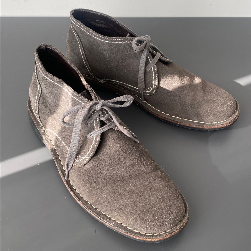 John Varvatos USA Gray Suede Chukka Boots Contrast Stitching Sz 9 Street Casual